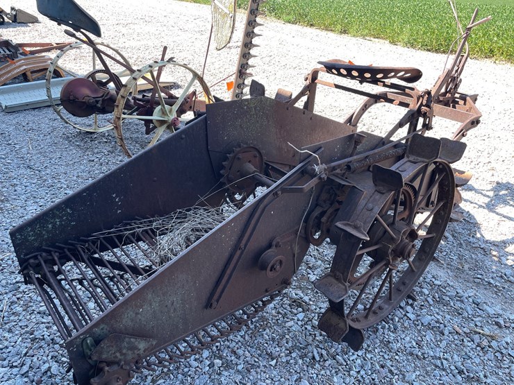#2467-•-antique-harvester-image-5
