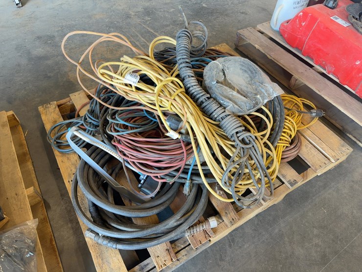 quantity-of-assorted-electrical-cords-image-2
