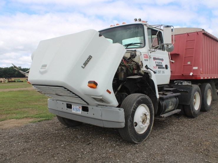 1995-ford-9000-image-25