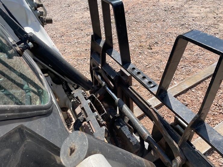 2020-bobcat-t64-image-10