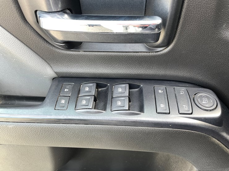 #1602-•-2022-chevrolet-6500hd-crew-cab-with-16'-flatbed-(has-wi-title)-(of)-image-32
