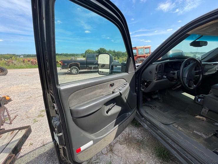2003-chevrolet-2500-image-21