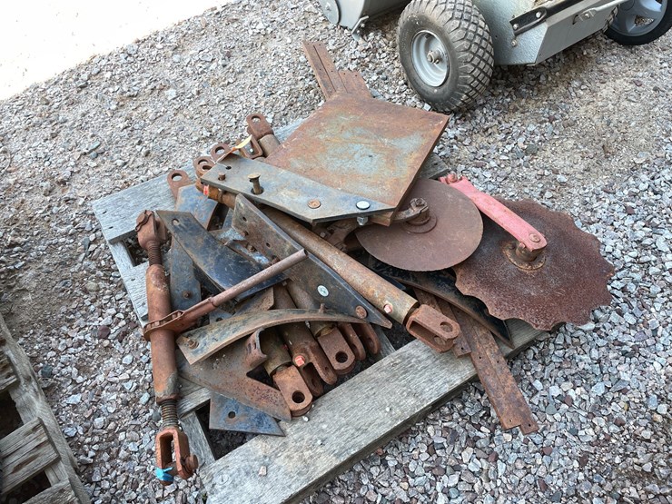 #2481-•-pallet-of-implement-parts-image-3