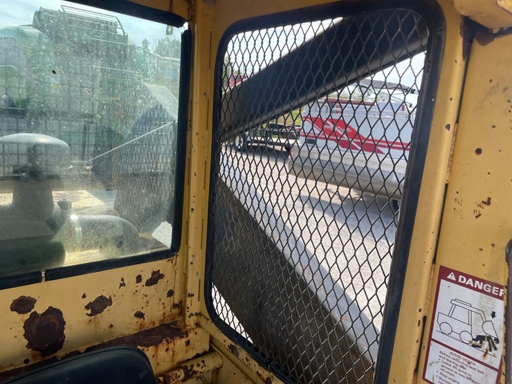 new-holland-l785-image-44