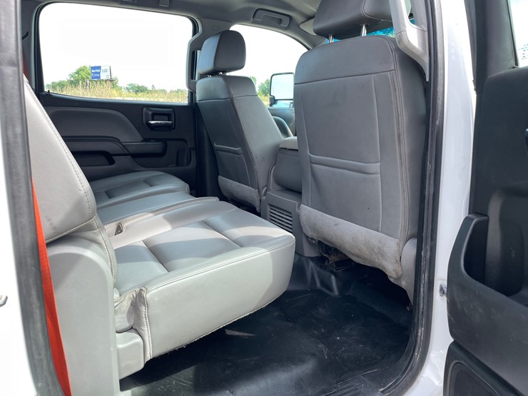 #1602-•-2022-chevrolet-6500hd-crew-cab-with-16'-flatbed-(has-wi-title)-(of)-image-38
