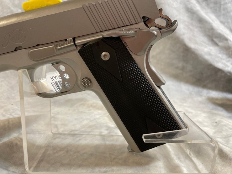 #3082-•-kimber-stainless-lightweight,-45-acp-cal.-pistol,-sn:-ky084379-image-8