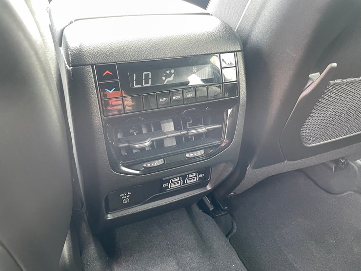 2025-jeep-grand-cherokee-laredo-image-27