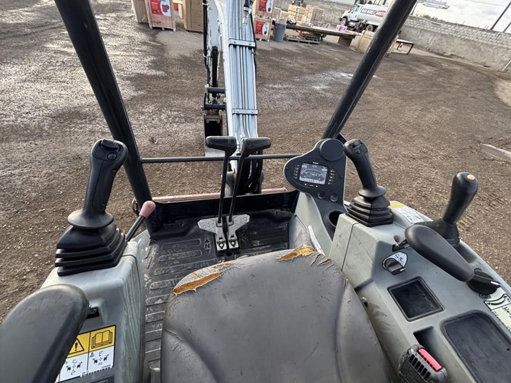 2021-bobcat-e26-image-28