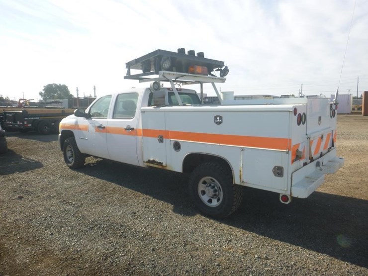 2009-chevrolet-3500hd-image-4