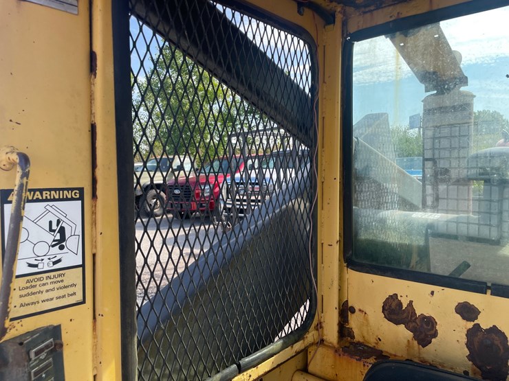 new-holland-l785-image-41
