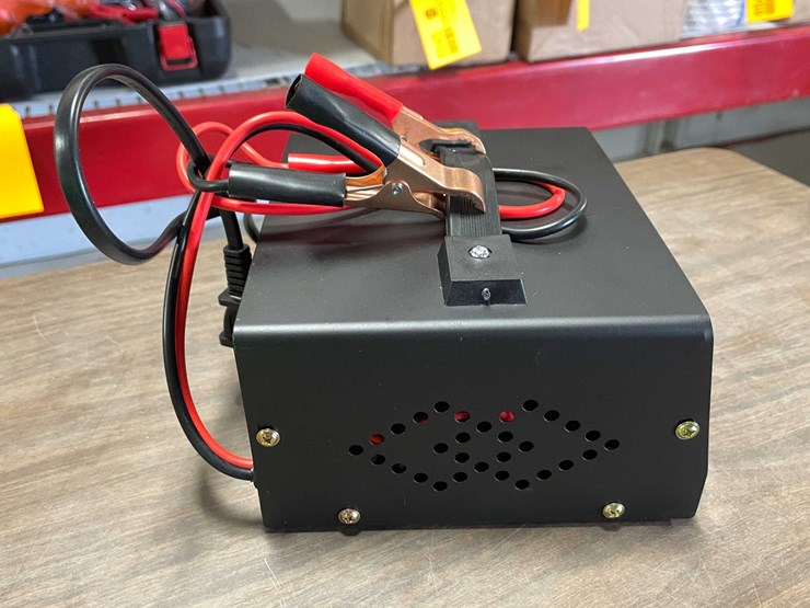 #8544-•-universal-smart-battery-charger-(cw)-image-2