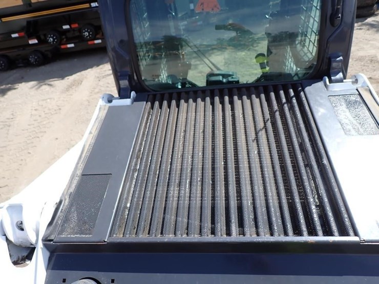2024-bobcat-t450-image-13