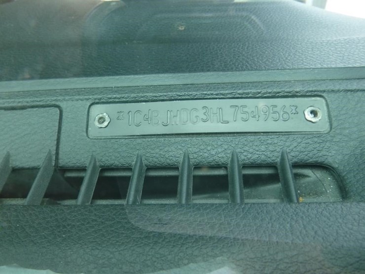 2017-jeep-wrangler-image-15