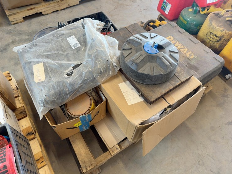 quantity-of-assorted-tools-and-supplies-image-2