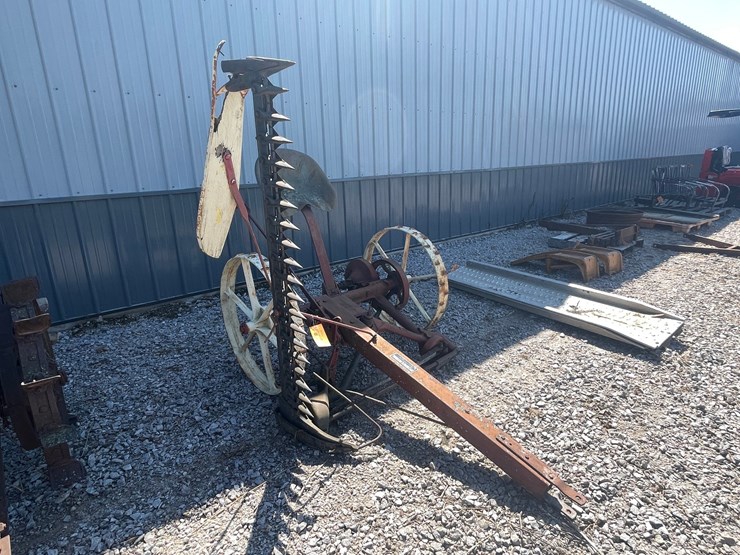 #2466-•-mccormick-deering-sickle-mower-image-3
