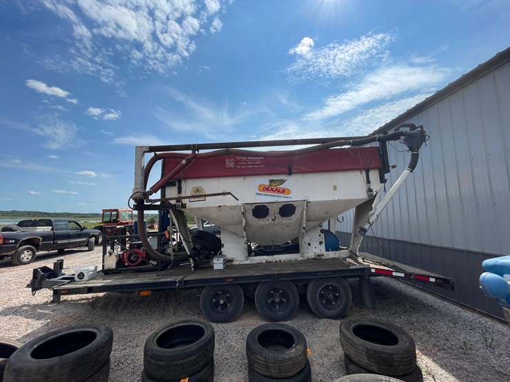 #2087-•-seed-tender-on-tri-axle-trailer-(no-title)-image-9
