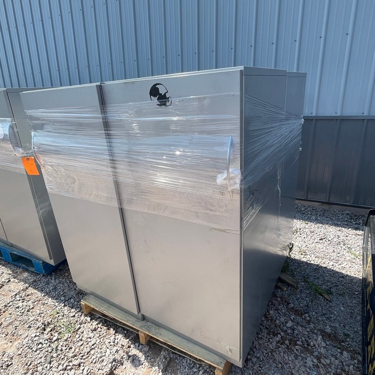 #2516 • (4) Metal Upright Storage Cabinets
