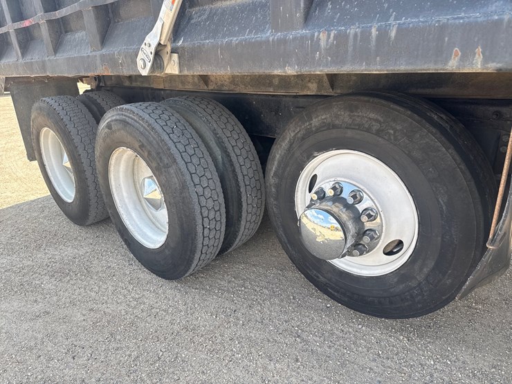 2005-mack-granite-cv713-image-8