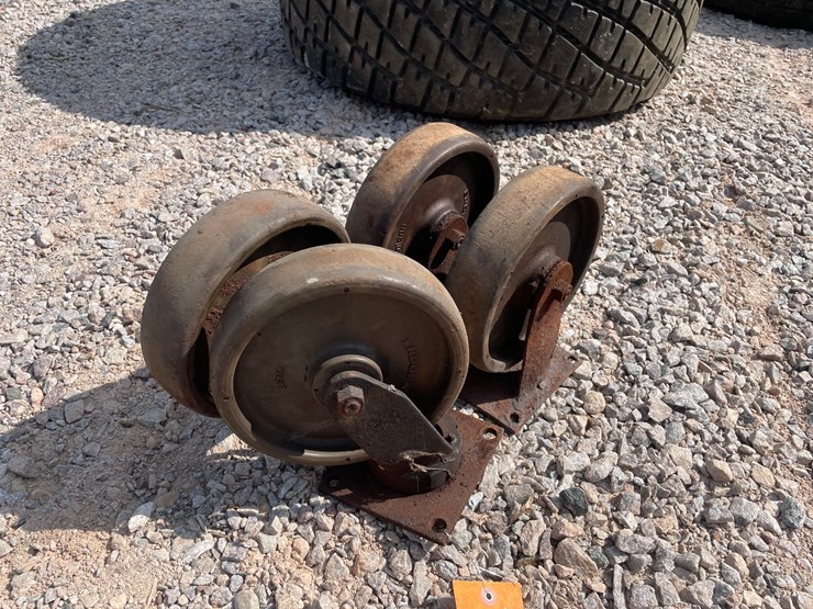 #2097-•-set-of-(4)-colson-endura-hard-rubber-casters-image-1