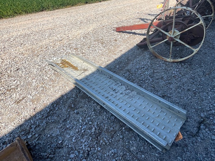 #2465-•-pair-of-aluminum-ramps-image-4
