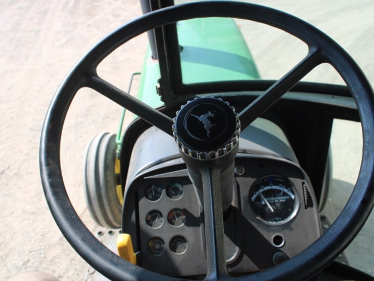 john-deere-4040-image-33