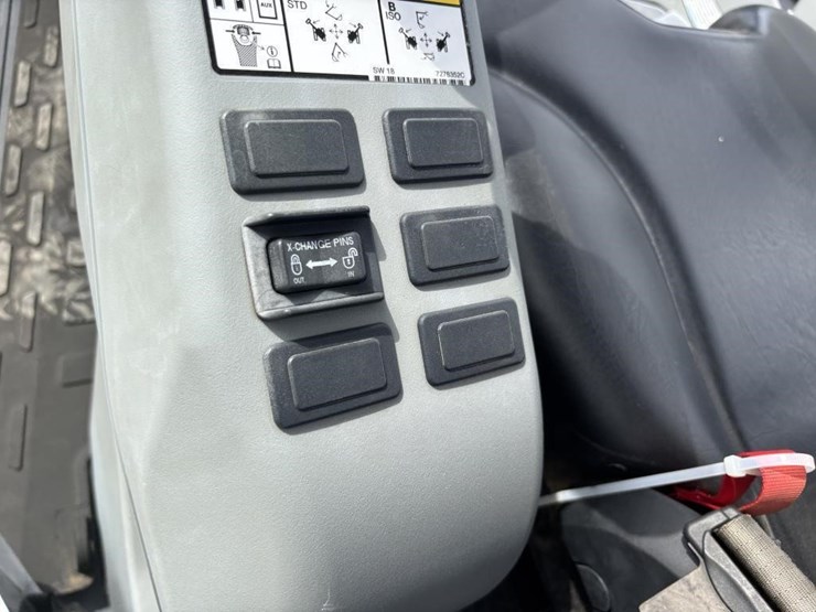 2020-bobcat-e35-image-42