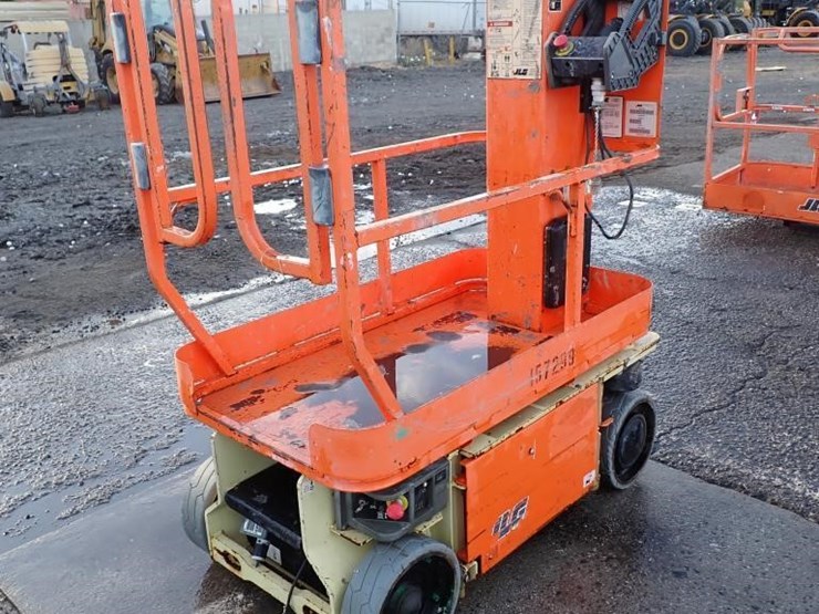 2015-jlg-1230es-image-3