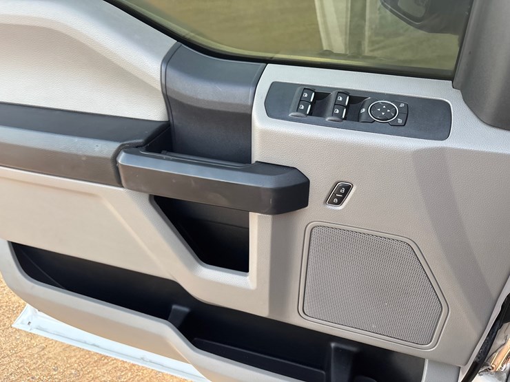 2022-ford-f350-image-10