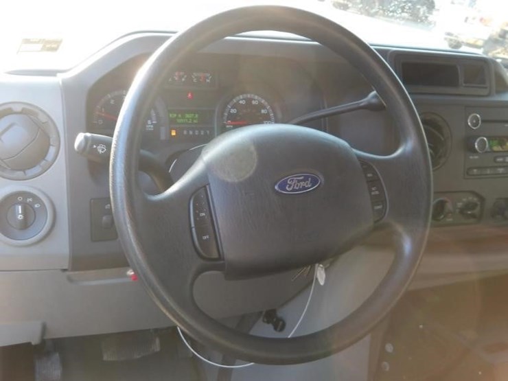 2009-ford-e350-image-15