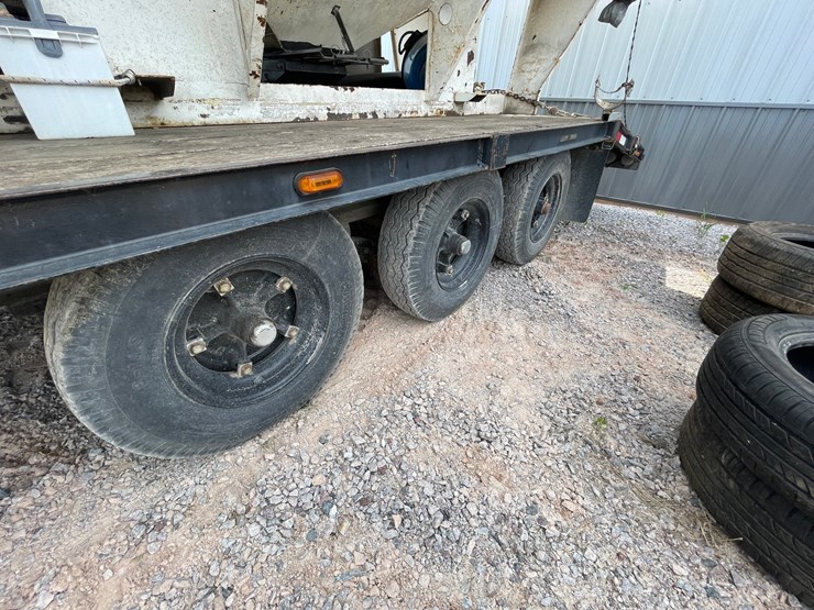 #2087-•-seed-tender-on-tri-axle-trailer-(no-title)-image-22