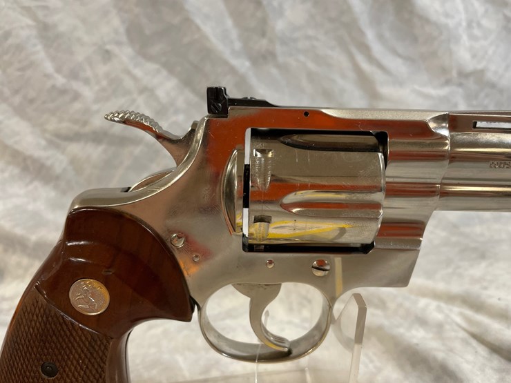 #3085-•-colt-python,-357-mag.-cal.-revolver,-sn:-v16439-image-4