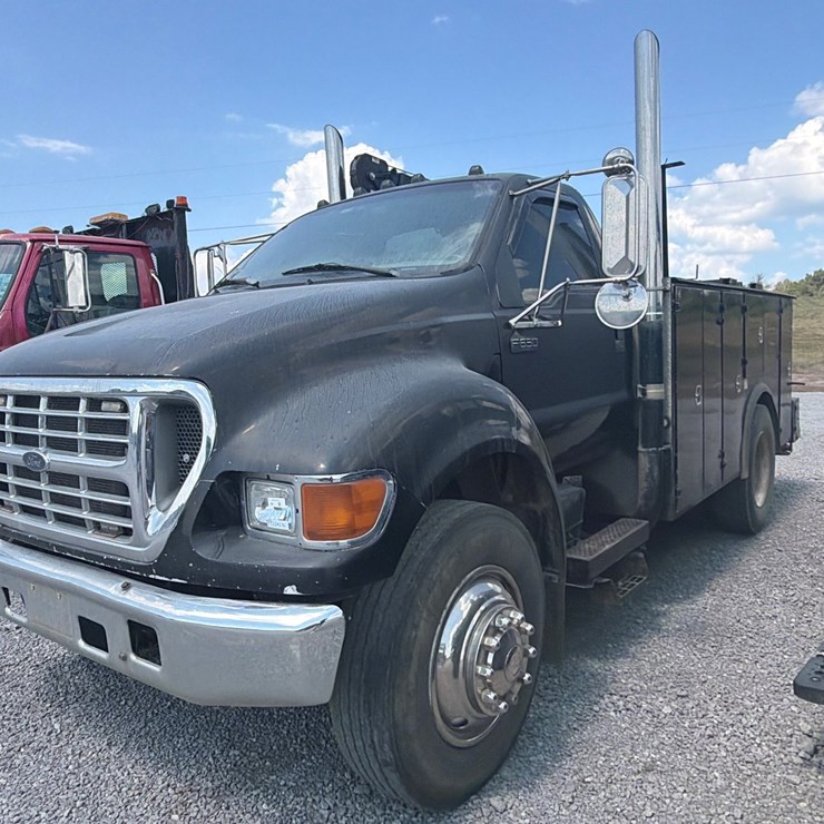 2000 FORD 2000