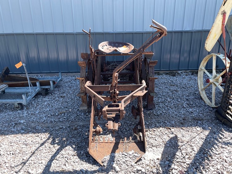 #2467-•-antique-harvester-image-2