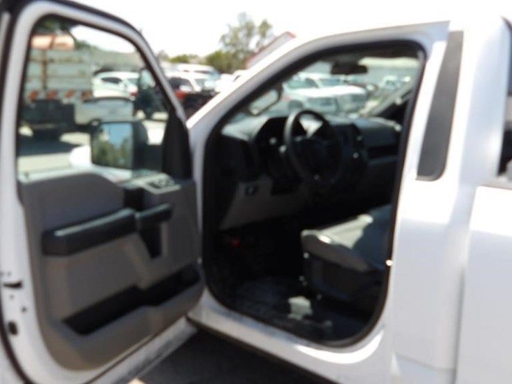 2017-ford-f150-xl-image-14