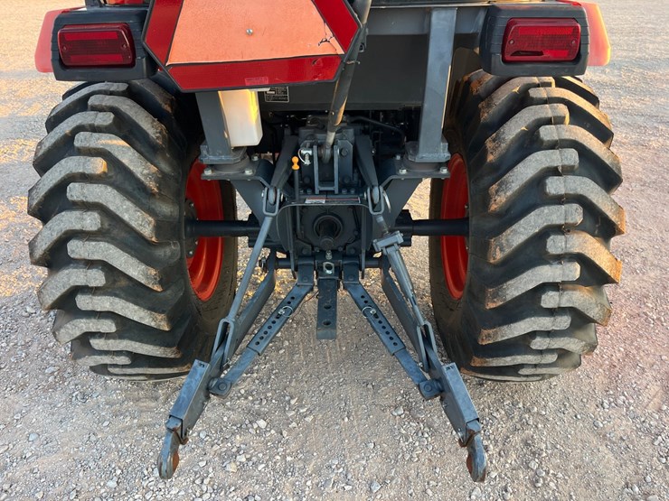 2022-kubota-l3560-image-11