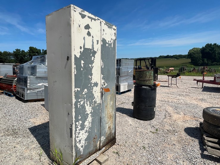 #2505-•-metal-storage-cabinet-polley-dump-hopper-image-3