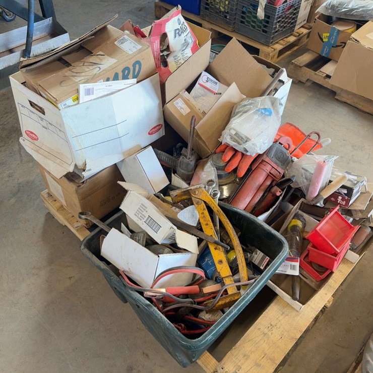 QUANTITY OF ASSORTED TOOLS