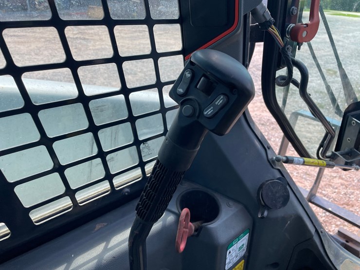 2020-bobcat-t64-image-29