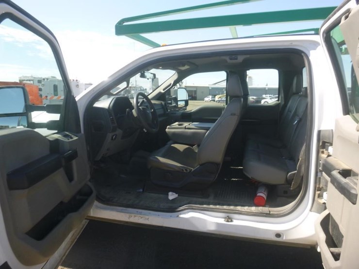 2018-ford-f350-image-8