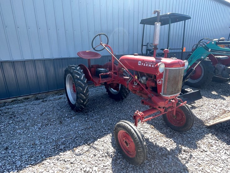 #2457-•-1948-farmall-cub-image-3