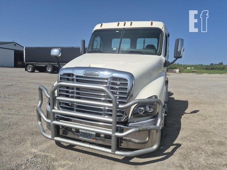 2013-freightliner-cascadia-125-image-6