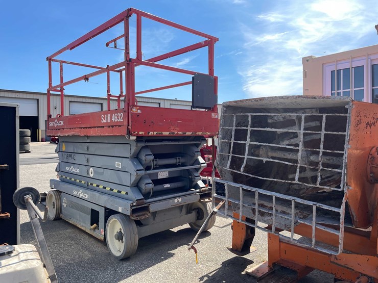 #1621-•-skyjack-4632-scissor-lift-(o10)-image-4