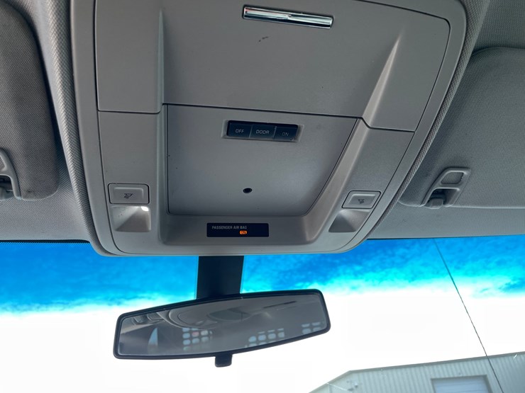 #1602-•-2022-chevrolet-6500hd-crew-cab-with-16'-flatbed-(has-wi-title)-(of)-image-25