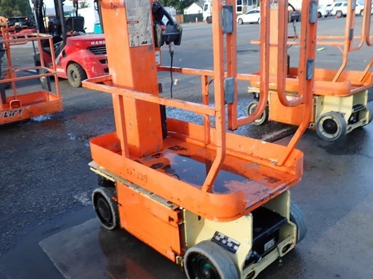 2015-jlg-1230es-image-4