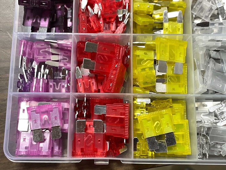 #8589-•-vehicle-fuses-(cw)-image-4