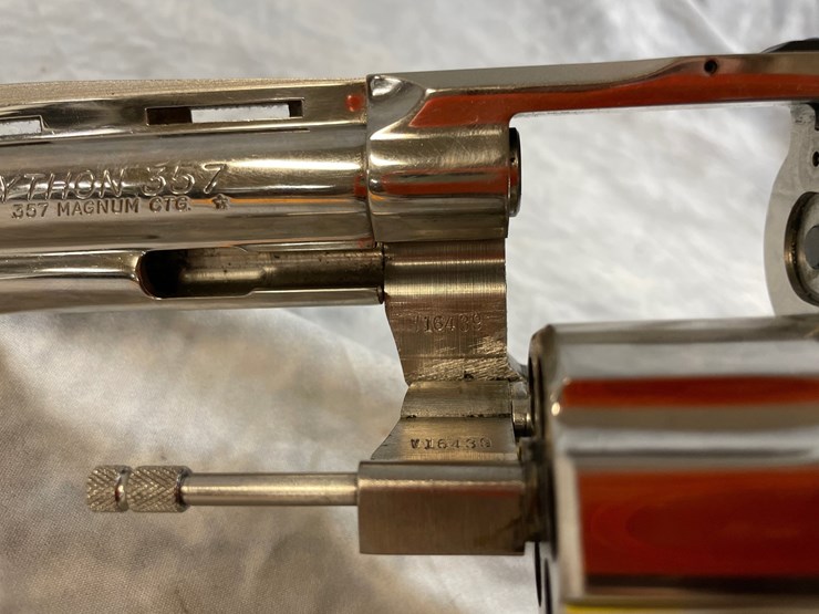 #3085-•-colt-python,-357-mag.-cal.-revolver,-sn:-v16439-image-15