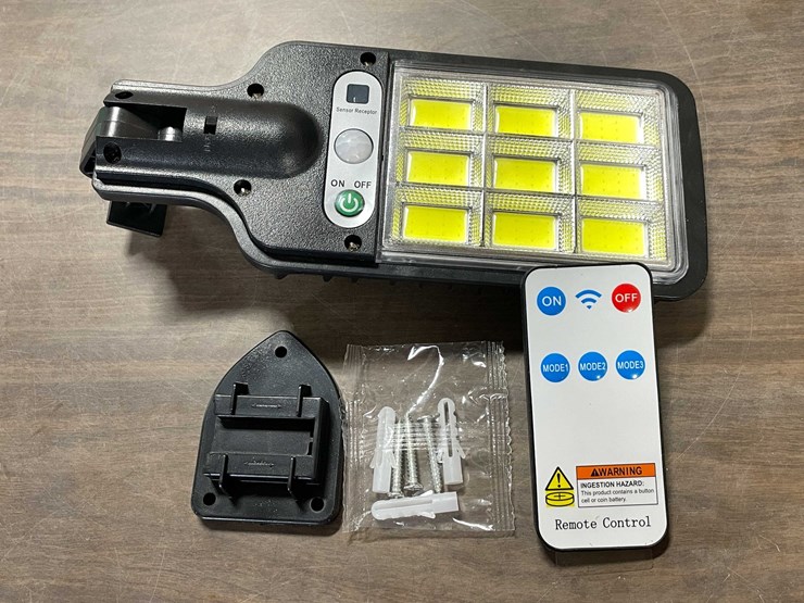 #8583-•-solar-powered-street-lamp-(cw)-image-1