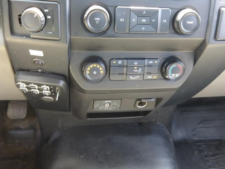 2017-ford-f150-xl-image-19