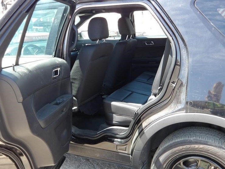 2019-ford-explorer-image-12