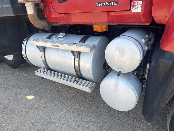 2005-mack-granite-cv713-image-7